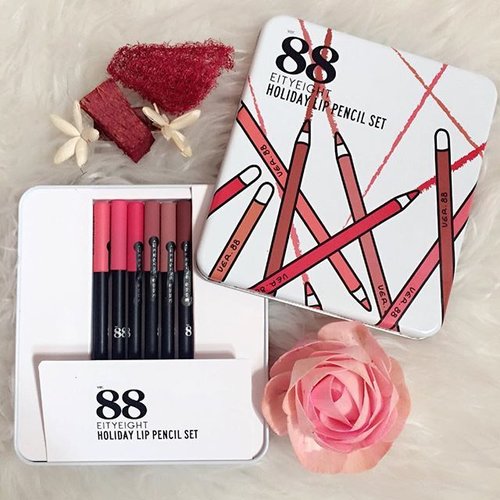 Can't wait to recovery soon and swatch this beautiful lip pencils holiday package from #eityeightthailand  I really love the packaging and color they have ❤️ the swatch will release next week on my blog 😉 
#blogger #fblogger #bloggersblast #beautyblogger #beautygram #beautyreview #indobeautygram #clozetteID #StarClozetter #bbloggers #indonesianlivinginbangkok #lippencil #like4like
