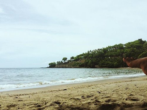 Smell the sea, and feel the sky... Let your soul and spirit fly❤️ #blogger #travelblogger #travelgram #lombok #senggigi #travelinstyle #cathrinezietraveling #indonesia #like4like #likeforlike #likeforfollow #ClozetteID #StarClozetter #fblogger