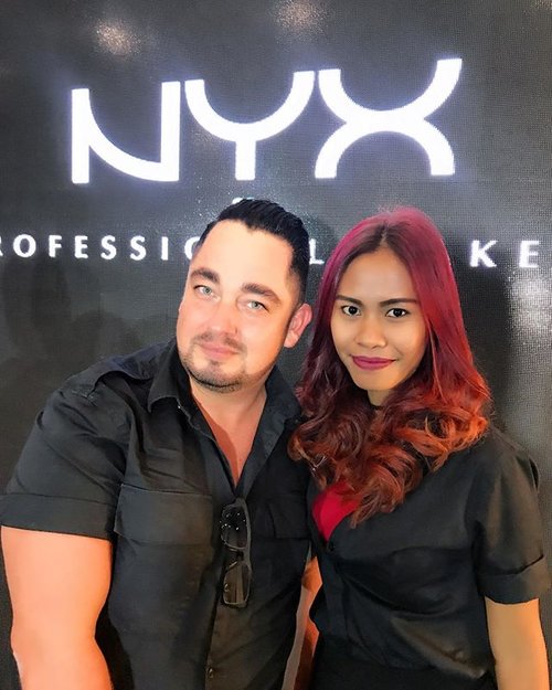 Look look look who I am with!!!!!!!! 🤣🎉💃🏻 the one n only @rosharofficial at NYX private master class workshop ❤️❤️❤️ thank u sooooooooooooo much my fav makeup school on earth @smainternational to pick me so I can get a chance to learn more from the master 😍😍😍 and also for @nyxcosmetics_th 🎉🎉🎉🎉🎉🎉🎉 glad to learn new technique! 👌🏻 #happydoggy
.
.
.
.
#indonesianlivinginbangkok #makeup #makeover #makeupgeek #makeuptalk #masterclasspromakeup #nyxcosmetics #nyx #nyxthailand #smainternasional #starclozetter #clozetteid #instamakeup #instagram #makeupartist #indonesianmakeupartist