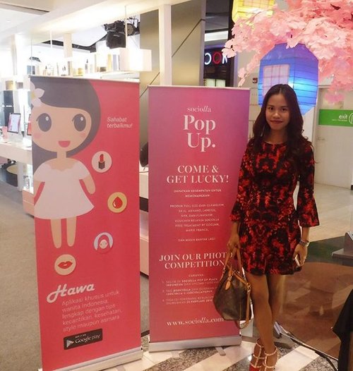 Hi Lovely ladies, saya baru saja posting tentang event seru yang saya ikuti beberapa waktu lalu bersama @hawaku, untuk keseruan acara dan apa saja yg saya dapatkan dari acara tersebut silahkah click link in my bio ya 😘, dan jangan lupa juga untuk download aplikasi @hawaku melalui Google play store atau visit their website at http://hawaku.com/ 
#blogger #hawavalentine #ClozetteID #StarClozetter #indonesianblogger #beautyblogger #beautyevent #jakarta #indonesia