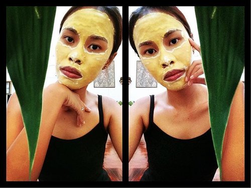 What do you think? 😝 
Masker wajah merupakan salah satu kegiatan favorite saya, apalagi melakukan nya bisa di rumah sambil santai 😊 saya tidak begitu suka melakukan perawatan di beauty clinic, selain lebih hemat saya juga tidak ingin memiliki ketergantungan perawatan, so saya lebih memilih cara-cara alami yang simple dan tetap bisa membuat kulit wajah saya sehat walaupun tidak se-instant perawatan di klinik hasilnya ❤️ , cantik tidak berarti harus selalu mahal kan? 😉 
#blogger #indonesianblogger #beautyblogger #beautygram #beautyreview #ClozetteID #StarClozetter #indonesianlivinginbangkok #like4like