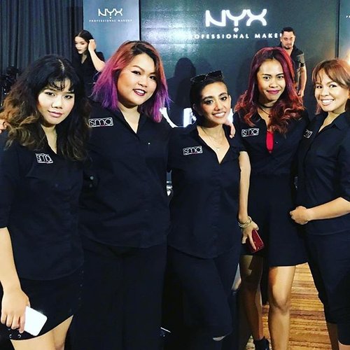 *throw back*
.
@smainternational team join Master class makeup with @rosharofficial and @nyxcosmetics_th ❤️
.
.
Happy can get this special chance, new knowledge and learn new technique.. and for sure I will not keep it for my self. Will be happy to share with all of u my beauties 💋💄🍷❤️😍🎉
.
.
.
#indonesianmakeupartist #indonesianlivinginbangkok #makeup #makeupworkshop #masterclasspromakeup #nyxthailand #smabangkok #starclozetter #clozetteid #instamakeup #makeuplover #makeupartist #makeupschool