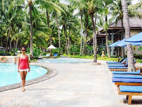 Hello from Lombok (senggigi) 👋 now I move from Ubud to Lombok, and will stay here until next week... We stay in The Jayakarta beach resort & spa, nice hotel with a big swimming pool and beach view... Just want a bit relax for the first day! Lets see what I wanna do tomorrow 😉 ❤️ tap for my details outfit 😊 #blogger #bloggerid #bloggerindonesia #travelblogger #travelgram #travelinstyle #lombok #senggigi #indonesia #holiday #wonderfulindonesia #pesonaindonesia #lingkarindonesia #indonesiatravellers #indotravellers #ClozetteID #StarClozetter