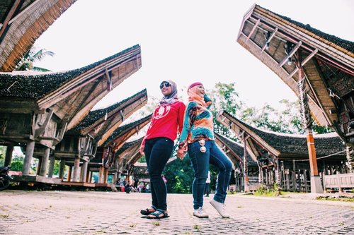 Model victoria secret mah lewaatttt ... (masuk ra??? masukkkkk pak ekoooooooo)
-
Tips foto traveling berdua tanpa ngerepotin orang >> pake gorilla tripod yaaa ga sist??? @desiandin
-
Masi tentang kearifan lokal Toraja, Sulawesi Selatan
#tantejulit #travel #blogger #travelblogger #bucketlist #trip #travelgram #wanderlust #wanderer #explore #traveling #lovetravel #clozetteid #backpacker #toraja #tanatoraja #ketekesu #visitindonesia #explore #wonderfulindonesia #genpi #sulawesiselatan #makassar #beautyblogger #lifestyleblogger #contentcreator #pesonaindonesia #wanderlust #peopleinframe