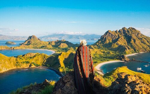 I travel for once in a lifetime experince that's why I've been here
.
.
#tantejulit #labuanbajo #travel #blogger #travelblogger #bucketlist #trip #beach #nature #travelgram #wanderlust #wanderer #explore #sailingkomodo #flores #traveling #lovetravel #padarisland #pulaupadar #clozetteid #padar #backapacker