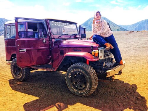 Do what you wanna do. Say what you wanna say. And be unstoppable self confidence.
.
.
#traveler #travel #backpacker #trip #vacation #visit #travelblogger #blogger #traveling #sweetescape #adventure #instatravel #travelgram #visitindonesia #wonderfulindonesia #jeep #hijaber #diaryhijaber #clozetteid #modelhijaber #hijabtraveler