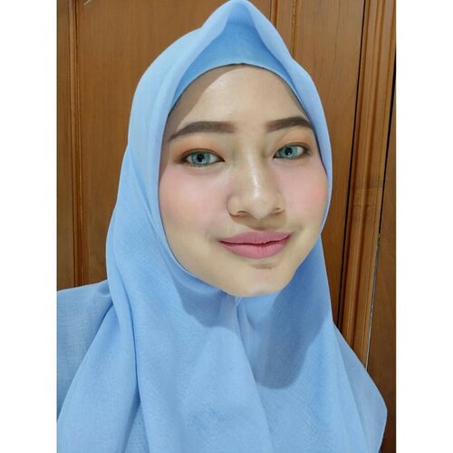 💅💇💆.Before grand beauty class @vizzily .Masih make up seperti biasanya, cuma ditambah sentuhan softlens aja 💕.Dapet temen baru juga, alhamdulillah ❤.#flawlessmakeup #freshmakeup #longlastingmakeup #glowingmakeup #beautygram #makeupartist #makeupartistsurabaya #makeupartistsidoarjo #makeupartistmalang #makeupartistjakarta #makeupartistjombang #makeupartistkediri #makeupartistindonesia #muasurabaya #muasidoarjo #muamalang #muajakarta #muajombang #muakediri #muahijab #thebridedept #makeupuntukhijab #makeup #makeupflawless #clozetteid