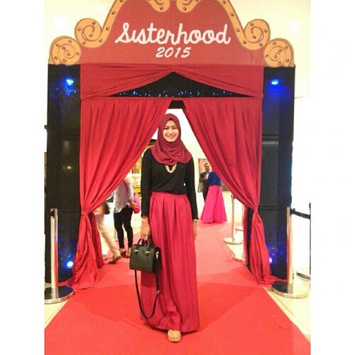 Walaupun jam segini baru pulang. Tapi seneng banget bisa liat fashion show koleksinya ka dian. Always love 😚 @sisterhood2015 by ka @dianpelangi #sisterhood2015 #clozetteid