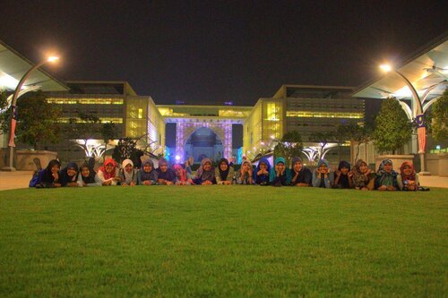 cewek2 kece di Masjid Besi Putrajaya Malysia.....tetap setia dengan produk kecantikan dalam negeri donk yaaaa
#PondsdanKamu 
#ClozetteID #PondsdanKamu