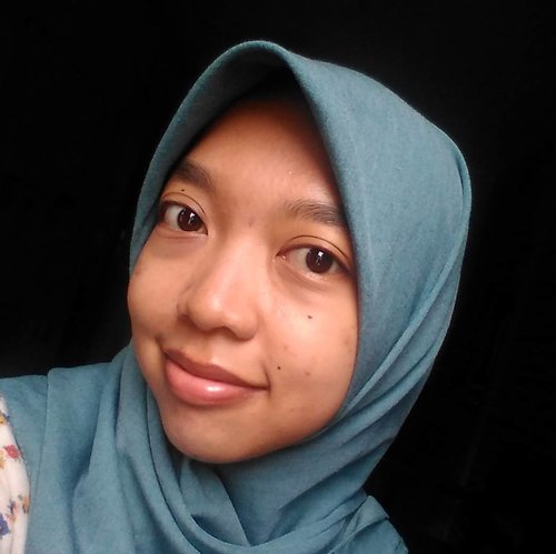 My bare face... Again 
#hijupxastalift 
#therealme 
@hijup 
@astalift_indonesia 
#clozetteid 
#clozettedaily 
#indonesianbeautybloggers 
#indonesianfemalebloggers 
#beautybloggerbandung 
#bloggerceria 
#indonesianhijabblogger 
Real pic
No filters ~