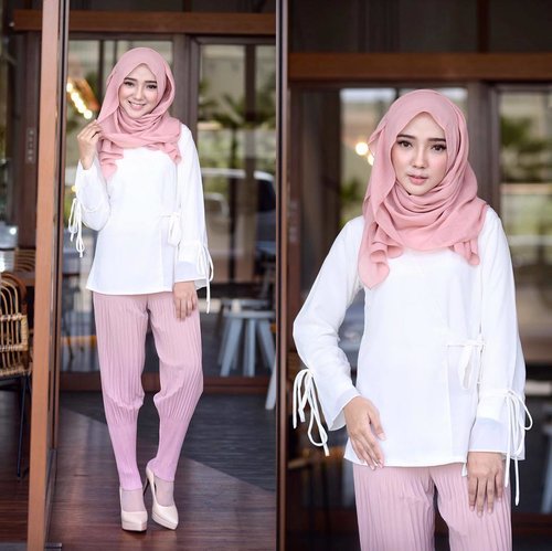 Swhitey 🦄 .Hijab -- @raisaonlineshop Top & Pants -- @raisacloth Go grab yours! 🐚🎀 #OOTDayuindriati #ootd #hijab #hijabfashion #white #pink #clozetteid http://instagram.com/ayuindriati