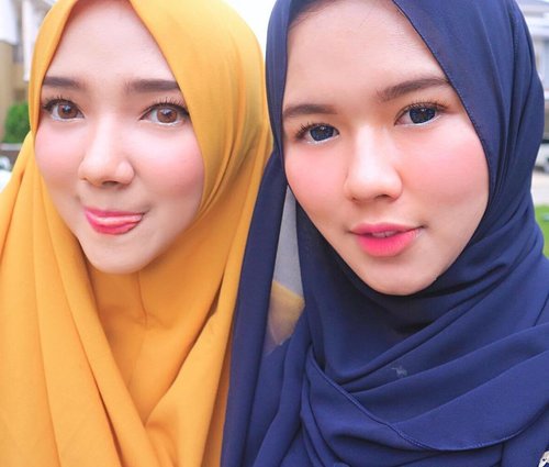 The sky was yellow and the sun was blue.. I've got sunshine on a cloudy day 💛🌦💙 ...#yellow #blue #eyes #hijab #cute  #makeup #hijabfashion #girl #sister #sibling #clozette #clozetteid