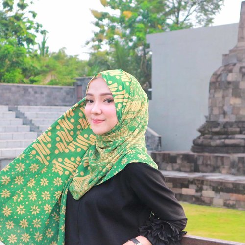 Proud to be an Indonesian Girl with Indonesian Name 'Ayu' 🇮🇩.
.
Batik Hijab -- @javanic_hijab .
.
.
.
.
#hijab #clozetteid #endorse #batik #ayuindriatiXkemenpar #wonderfulindonesia #pesonaindonesia #Indonesia #ayuindriati
