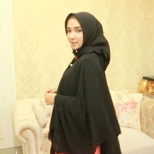 Hijab + Outer from @nea_pbm • @neahijab 🖤 .
.
.
.
#ayuindriativideos #hijabtutorialbyayuindriati #clozetteid
