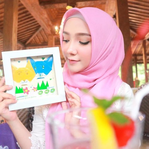 Tangan dan jarimu adalah pesonamu, gunakanlah dengan kreatif dan bijak 😍💚 • origami by me 😋💕 • @kemenpar_ri @kemenpar @pophotels @tauziahotels ......#ayinevent #ayuindriatiXkemenpar #wonderfulnoon #wonderfulindonesia #exploreyogyakarta #jogja #hijab #art #clozetteid #ayuindriati