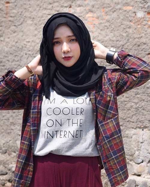 Yeah.. I know~ 😜😘 .Thank you @koolkid.id for this super cool custom tee 💀💋 ❌⭕️❌⭕️ ...#OOTDayuindriati #clozette #clozetteid #ootd #hootd #hotd #endorse #hijab #red #black #hijabstyle #hijabfashion #blogger #BloggerBabesAsia #fashionblogger #ayuindriati #hijabers #hijabi