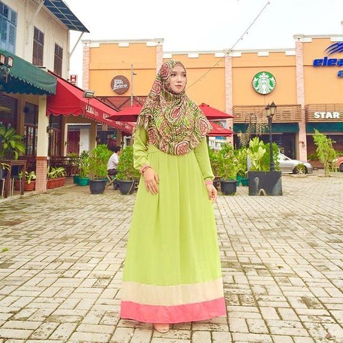 Matcha Sprinkles 🍃 . Hijab -- @mejikuhijab Long Dress -- @emmaqueen2 Thank you~ 💚 #clozetteid #OOTDayuindriati