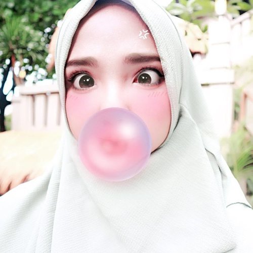 You're just like a bubble gum.. sweet in the beginning but dull at the end 😯😪 ....#cute #pikapika #makeup #hijab #clozette #clozetteid