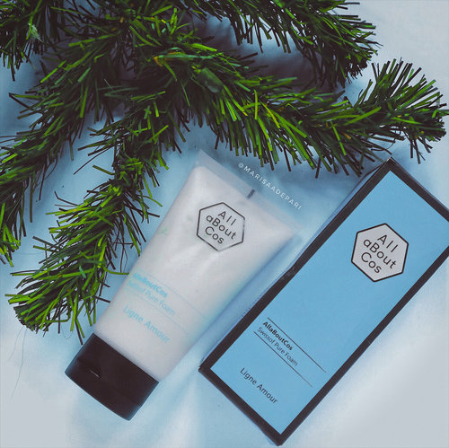 allaBoutcos is made with a collaboration between a skin care specialist and a designer.  And i love this because It's really good for my sensitive skin💎 
____________________________________________________________ 🔹Swisoff Pure Foam🔹
I usually use this at night, and it's works pretty good to clean my makeup, It  also cleans the sebum and fine dust but still moisture my skin.
Including herbal ingredients with the pure power of the Swiss Alpine herb that encourages healthier, smoother skin.
Aloe vera and green tea extract, treats acne and has a antioxidants benefit. 
____________________________________________________________ 🔹Intensive Moist Cream🔹
I use this after cleanse my face.
Contains Ceramides that will hold skin cells together, forming a protective layer and holds moisture on the skin.
Sodium Hyaluronate, makes skin feel smoother, softer and also can decrease wrinkles.
Broccoli extract, Hydrating, nourishing and also calming the skin. 
____________________________________________________________ 🇰🇷Korea: @allaboutcos_official 🇲🇨Indonesia: @kosmoricosmetics 
#올어방읏코스#allaboutcoskorea #allaboutcos #kosmori #kosmoriindonesia #코스모리
____________________________________________________________  #LYKEambassador  #CharisCeleb #BeautyChannelID #Beautynesiamember #ClozetteID  #블로거 #뷰티 #뷰티블로거 #패션 #오오티디 #인스타패션 #데일리룩 #핑크머리 #핑크 
#beautyBloggerIndonesia #JakartaBeautyBlogger