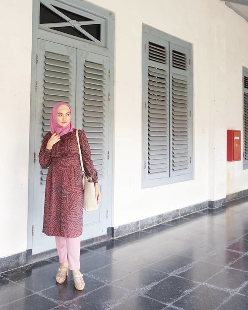 Life isn’t about pleasing everybody. Be yourself and yes, be happy// My fave shoes @charleskeithofficial..#hijab #ootdhijab #ootd #ootdindo #ootdpost #fashionpost #aboutlook #lookbook #stylista #instastyle #instalike #instagood #instame #vsco #vscocam #clozetteco #clozetteid #colzetters #latepost #throwback #throwbackpicture #tbt❤️
