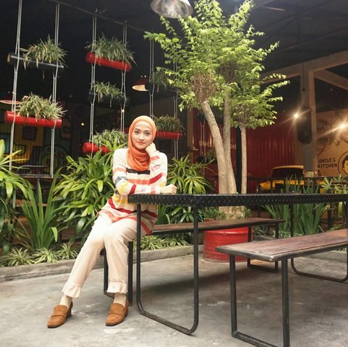 Everyone should wake up and have a fresh-squeezed orange every day. Slmt bekerja // Wearing Justina multi-striped knitted sweater and Billie neoprene flounce hem pants @cottonink..#youxcottonink #ootd #ootdindo #ootdhijab #hijab #lookbook #instastyle #clozetteco #clozetteid #whatiwore #wiwtd #outfitshare #outfitinspiration