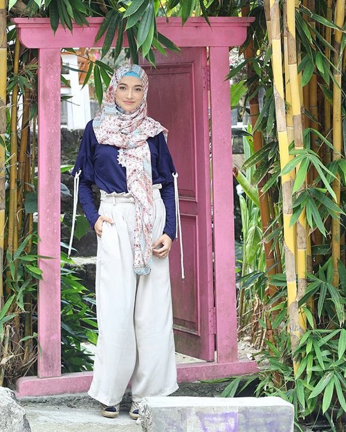 The key to styling wide-leg pants for the weekend is to keep it relaxed. I pair them with Eyelet Frill Sweater Top from @zalia_official @zaloraid ..#hotd #hijaboftheday #fashionhijab #fashionstylist #fashiondaily #fashiontrends #fashioninspo #fashion #style #stylista #stylingtheseasons #stylingtips #styleinspo #streetstyle #styleoftheday #ootd #ootdindo #outfitoftheday #whatiwore #whatiweartoday #clozetteID #lookoftheday #casualstyle #casualoutfit #instastyle #instaphoto #ZaloraStyleEdit #zalia