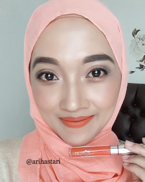 Applying light—especially reflected and glitter—shadows to the under-eyes helps to make the eyes appear bigger.. it's called the smiling eyes.. (korean look inspired, but using @colourpopcosmetics products😆)..#motd #makeupoftheday #makeuptears #makeuplook #makeuplover #makeupmafia #makeupjunkie #makeupinspo #wakeupandmakeup #mood #peach #orangelips #lipmatte #lipstick #koreanmakeup #koreanmakeuplook #koreanlook #clozetteID #hotd #hijaboftheday #hijabgirl #glittereyeshadow #eyeshadows #highlighters #blusher #contourandhighlight #colourpop #undereye #smilingeyes #tearyeyes