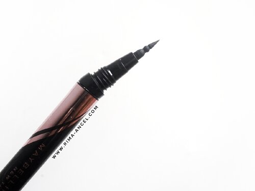 Sejauh ini dari semua eyeliner yang pernah aku cobain, eyeliner satu ini yang bisa bertahan dengan baik di mata aku yang suka keluar air di bagian ujung terluar mata.

Ini eyeliner terbaru dari Maybelline sih yang aku tahunya dan jika kalian ingin membaca review lengkapnya, silakan berkunjung ke blog aku. 🍵🍰 #rimaangel #beautybloggerindonesia #beautybloggerid #maybelline #eyeliner #clozetteid #eyelinerterawet #eyelinerwaterproof #eyelinerpen