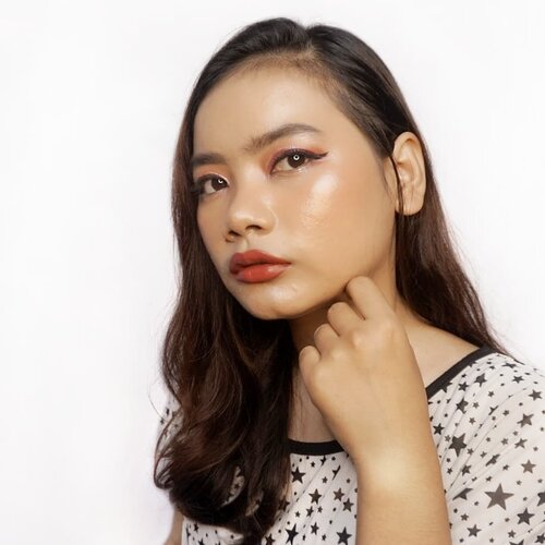 Kalau ada yang tanyain makeup difoto lama itu rasanya 🤔, perlu mikir keras beb. 😅⠀
⠀
Soalnya difoto yang baru-baru aja aku sering lupa apalagi makeup yang lama. Makanya aku sering sih bikin caption detail makeup, ya fungsinya buat aku sendiri biar ingat. 🤣🤣⠀
⠀
#beautybloggerindonesia #rimaangel #beautybloggerid #banjarmasinbeautyblogger #clozetteid #beauty #makeuplook #confused #detailmakeup