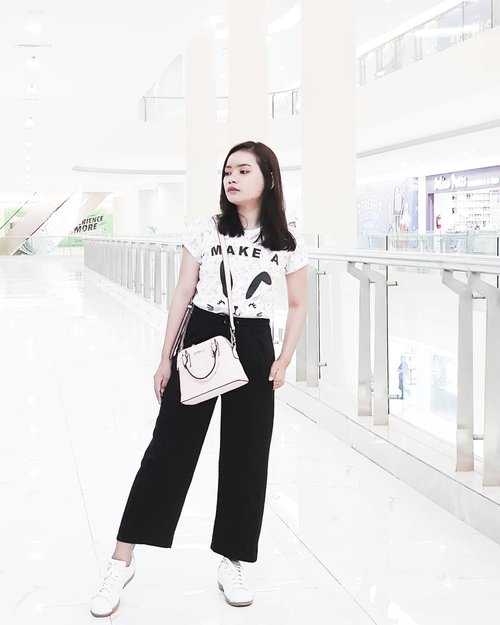 A woman's mind is as complex as the contents of her handbags; event when you get to the bottom of it, there is always something at the bottom to surprise you! — Billy Connelly

#rimaangel #quoteoftheday #womansmind #ootd #clozetteid #billyconnelly #ootdpink
