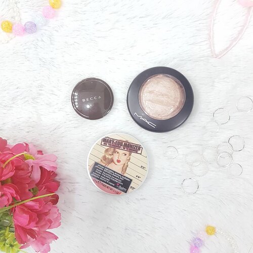 Battle of highlighter!!! The Balm Mary Lou Vs MAC Soft & Gentle Vs Becca Shimmering
.
Aku mau sharing nih mengenai pro dan con dari 3 produk highlighter diatas. Selain pro dan con, aku juga bikin sistem rank untuk masing-masing produk. Penasaran? Mampir ke blog yah :D
.
Link on bio ❤
.
.
.
.
#luellablog #luellamakeup #reviewhighlighter #thebalmmarylou #macsoft&gentle #beccashimmering #kbbvbeautypost #tampilcantik #indobeautygram #bvloggerid #beautiesquad #clozetteid #kbbvmember #bloggerindonesia #bloggerindo #beautilosophy #indobeautysquad #bblifestyle #beautygoersid #beautybloggerindonesia #muatribeid #beautybloggerbandung #setterspace #bloggerbandung #muabandung #muaindonesia #bloggermafia