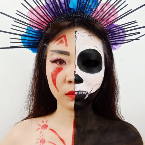 DAY 10 for #31daysofhalloween.Inspired Izanami.Izanami is Matron of the Death.Japanese Mythology!.Product details:@mehronmakeup facepaint@imagiccosmetics facepaint@artistry_indonesia eyeshadow palette@romand_indonesia @charis_celeb Lip Driver....#luellaartistry #luellamakeup #izanamimakeup #izanamicosplay #clozzetebeauty #clozetteid #makeupbarenginivindy #kipaart #halloween2019 #halloweenideas2019