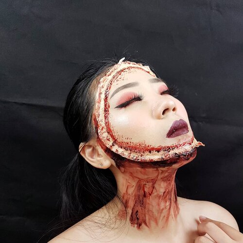 I'M FINE..........@cchannel_id #luellamakeup #tampilcantik #halloweenmakeupideas #cchallengehalloween2018 #halloweenmakeup #cchannelid #indobeautygram #bvloggerid #cchannelbeautyid #beautiesquad #clozetteid #clozzetebeauty #bloggerindonesia #bloggerindo #beautilosophy  #indobeautysquad #beautygoersid  #beautybloggerindonesia #bvloggerid #ragamkecantikan  #beautybloggerbandung #setterspace #spookyminuet #minuetpalette #kbbvmember #bloggermafia #bunnyneedsmakeup #kbbvfeatured