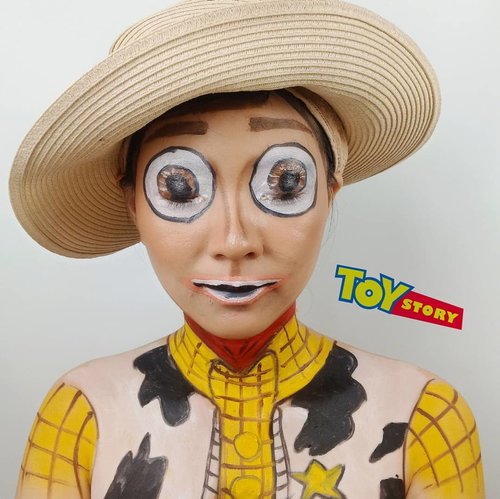 Hello aku kembaran nya Woody!
.
Gak usah nanya aku udah nonton atau belum.. Aku kaya nya ga pernah ngikutin Toy Story 🤣🤣🤣
.
Kalian pada suka nonton Toy Story gak??
.
Inspired @toystory
.
.
.
.
.
.
.
#luellaartistry #luellamakeup #toystorymakeup #toystory4 #toystorymakeuplook #artsymakeup #makeuppemula #makeupremaja #makeupnatural #makeuptransformation #tutorialmakeup #beautyvlogger #beautybloggerindonesia #beautybloggerbandung #beautyvloggerbandung #bandungbeautyblogger #bandungbeautyvlogger #clozzetebeauty  #Clozetteid