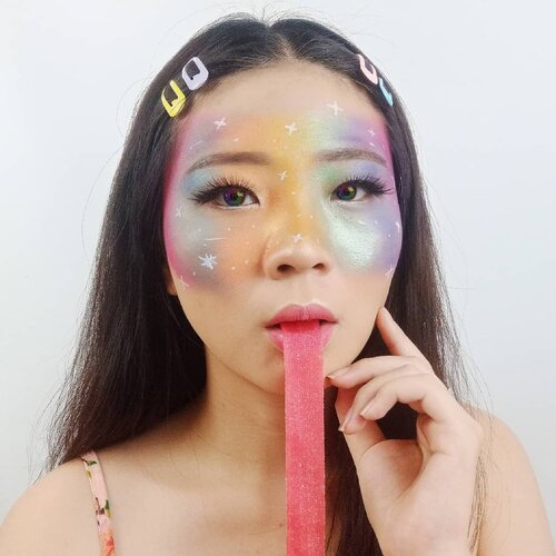 DAY 18 for #31daysofhalloween.Pelangi pelangi alangkah indah mu 🎶 Merah kuning hijau... Eeeh bentar, lampu setopan apa pelangi 🙊🙊....#luellaartistry #luellamakeup  #pridemakeup #rainbowmakeup #clozzetebeauty #clozetteid #halloween2019 #halloweenideas2019