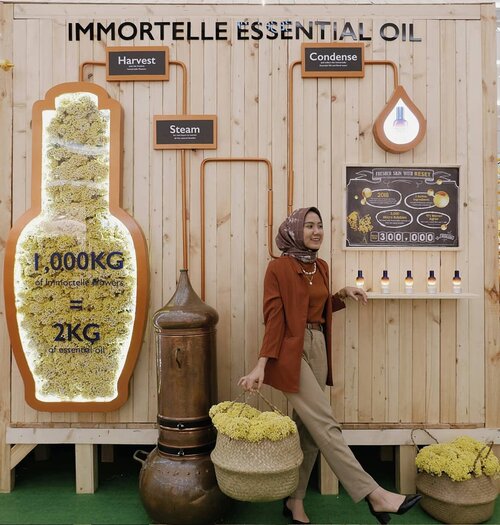 Jakarta rasa Provence di Magical Sensorial L'occitane @loccitane_id ✨ Spot terfavorite aku Immortelle Infinity Room dan Hot Air Baloon!🎈 Lavender Lemonade nya juga supeer seger dan unik rasanya perpaduan lavender dan buah lemon . Bisa foto- foto di beberapa spot, main games, skin check, coba product dan pulang-pulang bisa langsung dapet sample product 💛 Oh iya kmrn aku juga nukerin beberapa empties bottle skincare buat aku tuker dengan produknya L'occitane, plus ngurangin sampah limbah plastik juga! #LoccitaneID#SensorialJourneyID#JktSpot #ClozetteID#ShoxSquad