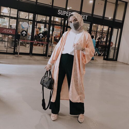 New Normal OOTD!Being extra to grocery shopping with Yasmina Outer ✨ @ayladimitri for @sissaeindonesia . Pairing with Raja Ampat scarf @wearingklamby and Allegra Heels from @local.id . Swipe left for details ✨ #AylaDimitriForSISSAE..........#lookbookindonesia #ootdindo #shoxsquad  #clozetteid #theshonet #theshonetinsiders #hijabootdindo #fashionblogger #fashionbloggerindonesia #fashioninfluencer #jktspot #jktgo #explorejkt