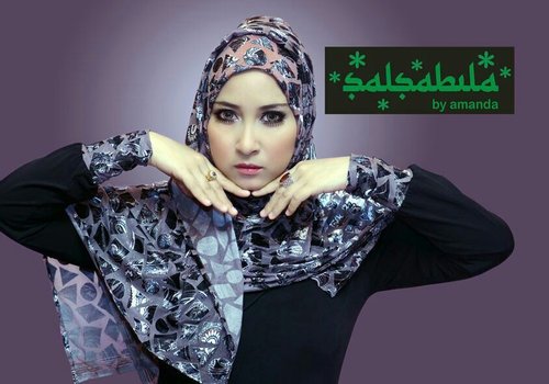 Gamis berbahan dasar jersey ITY di aplikasikan dengan bahan kombinasi korea square velvet..hijab cantik dengan salsabilamuslimwear