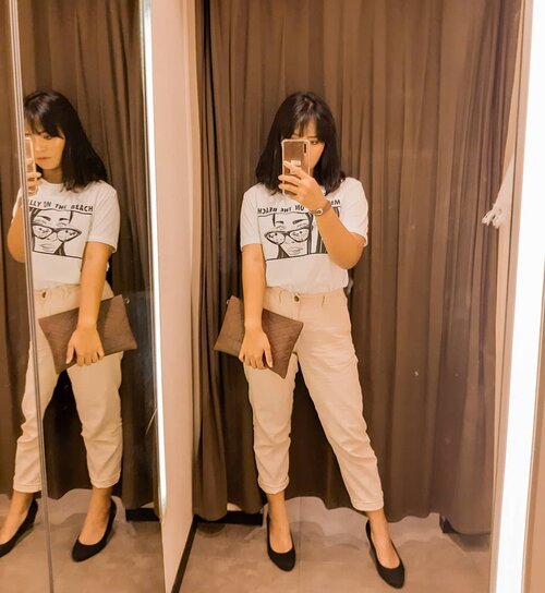 Me, mirror, and selfie .
.
.
.
#clozetteID #wakeupandmakeup #indovidgram #bunnyneedsmakeup #beautybloggerindonesia #beautiesquad #charisceleb #tampilcantik #indobeautysquad #ootdindo