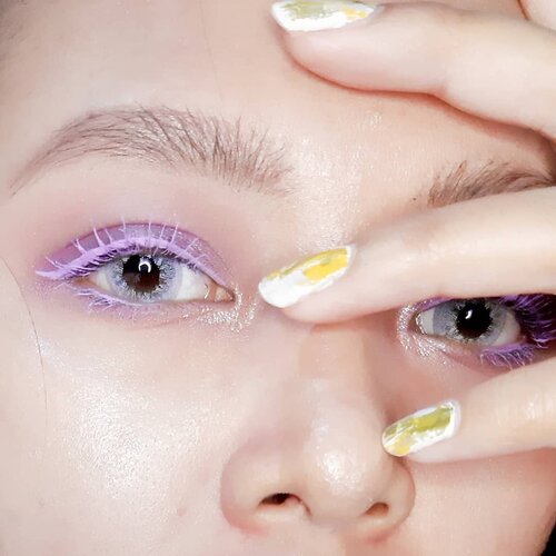 Feelin' lilac with cotton candy liner in sugar plum from @absolutenewyork_id 💜 ⁣
#clozetteID #wakeupandmakeup #makeuptutorial #glasskin #eyeshadow #lilac #charisceleb #tampilcantik #indobeautysquad