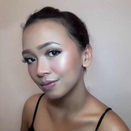 [IN THE MOOD FOR NUDE]

FACE 
@lakmemakeup Illuminaing Foundation
@revlonid Photoready Powder
@maybelline Cheeky Glow (Sweetie Peachie)
@thebalmid Mary Lou-Manizer 
BROW
@eminacosmetics Agent of Brow (Black) 
EYES
@makeoverid Nudes Eyeshadow Palette
@lagirlindonesia Eyeliner (Bronze)
@revlonid Colorstay Liquid Liner (Black)

LIPS
@tartecosmetics Glossy Lip Paint (Snap)
.
.
.
.
.
. .
.
#makeup #makeupvideos #makeupvideo #dailymakeup #makeuproutine #beautyguru #mua #makeupartist #tutorial #indobeautygram #tutorialmakeup #ivgbeauty #indbeauty #clozetteID #indobeautygram #tutorialmakeup #ivgbeauty #beautyvlogger #beautyenthusiast #indobeautyblogger #indobeautyvlogger #makeuptutorial #makeuplook #wakeupandmakeup #indovidgram #bunnyneedsmakeup @indobeautygram