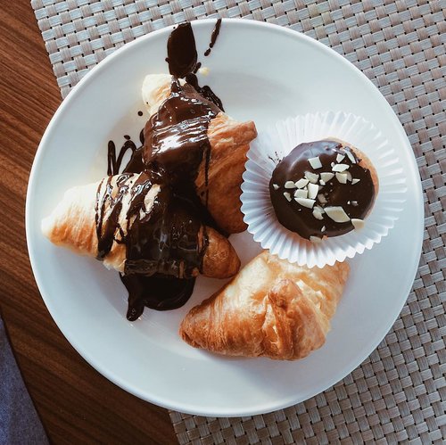 Kalo nginep di @bwpthehive, jangan lupa sarapan pakai croissant dan kasih lelehan cokelat yang ada di fondue bar. You will thank me later ☺️
.
#clozetteid
#staycation
#putrijalanjalan