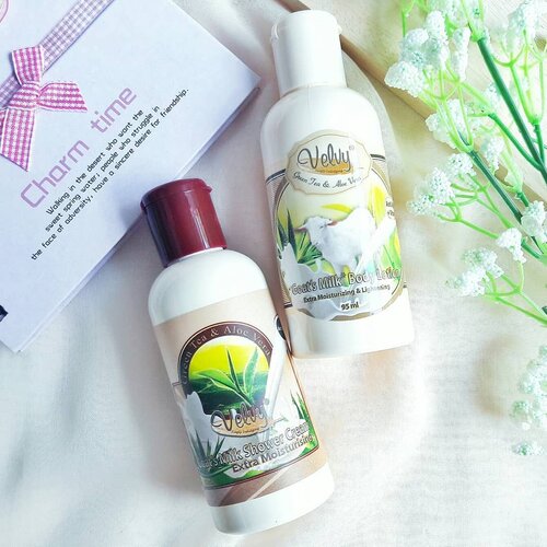 It's Fri-yay! What a good time to have a 'me time' ❤

Velvy Goat's Milk Shower Cream dan Body Lotion Green Tea & Aloe Vera cocok banget untuk 'me time' di rumah. Selain wanginya fresh dan fun, manfaat susu kambing murni sebagai bahan dasar produk ini ternyata bisa membuat kulit putih, lembut dan sehat.

Baca review lengkapnya di blog ku ↑
klik link yang ada di Bio yaaa

#velvybeauty #simplyindulging
#clozetteID #bbloggers #beautybloggerid #bloggerperempuan #skincare #bodycare #saycintyablog #flatlay #photography #beautybloggersurabaya