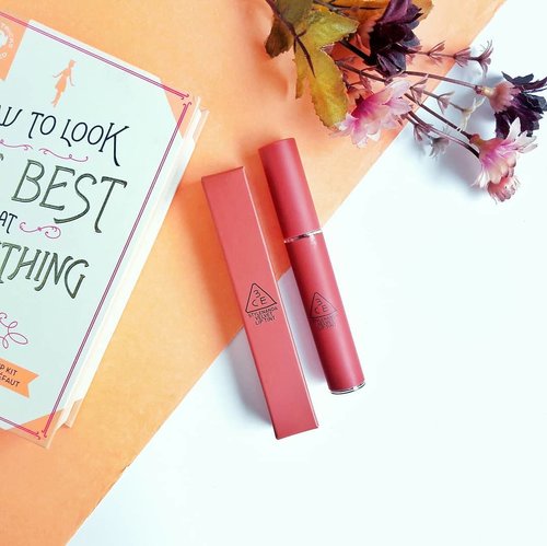 Current mood : 3CE Velvet Lip Tint #Daffodil[Swipe left for swatches]💋💋💋Daffodil is an orange-brown shade with hint of marsala. Very pretty and unique. And it's one of the best sellers of 3CE #velvetliptint 😘💋💋💋Texture wise, creamy yet lightweight like a lip mousse. Glides very smoothly and easily with a yummy vanilla scent.💋💋💋It has a velvety matte finish. Doesn't make my lips dry nor accentuate my dry patches & fine lines 👏 Longevity is great and the leftover stain is as pretty as its actual color. It can stay up to 5 hours and is not flaky at all ❤💋💋💋Rate : 4/5 🌟🌟🌟🌟....#3ce #3cevelvetliptint #kbeauty #beautyreview #makeup #lipstick #lotd #korean #stylenanda #koreanmakeup #bblogger #bloggerindonesia #indonesianbeautyblogger #saycintyablog #flatlay #orange #photography #makeup #clozetteid #saycintyablog