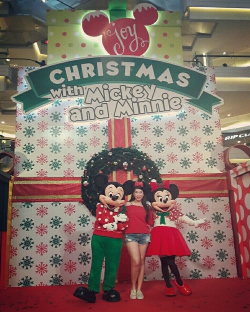 I Love Mickey & Minnie Mouse. Finally I meet again with my favorite character disney 😍😍😍 OMG so cute.. 