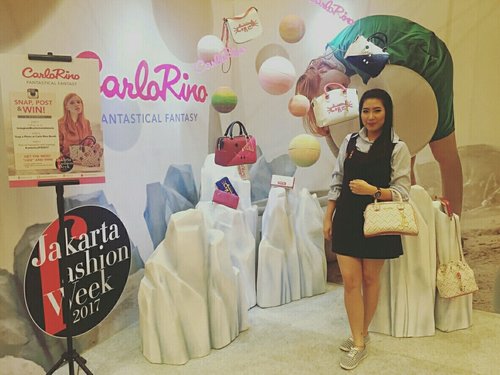 Unique booth from CarloRinoIndonesia at Jakarta Fashion Week #Clozetteid #Fashionlink #Fashion #Fashionshow #JakartaFashionWeek #JFW2017 #Beauty 