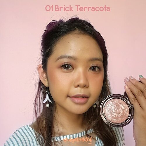 Agak galau mau ngepost ini atau engga wkwkwk tapi post aja deh kenang2an 🤣Jadi aku bikin review tentang @pixycosmetics Adorable Marble Blush di blog aku, tapi agak ga pede sama foto2nya wkwk maklum pake hp, warnanya kurang jelas perbedaannya :") Tapi aku jelasin perbedaan warnanya kok di blog aku.. kalau kalian mau ngintip2 boleh banget cek link di bio aku 🙈Oh ya, yg paling aku suka dari Adorable Marble Blush ini adalah bluah nya ada shimmernya tapi sibtle banget jadi gak langsung gurilap gonjreng wkwk, keliatan kayak healthy glow gitu looh.. di foto2 ini gak pake highlighter kook serius 😍Kalau kalian kira2 suka warna yg mana nih buat bluah on nya? Coba komen di sini yaa atau komen di blog aku juga silakan 💕#pixycosmetics #pixystealthespotlight #pixyxmakeupuccino #readystyleglow #liponattention #lipsonattention #widlimselfie #ClozetteID #bandungbeautyblogger #bandungbeautyvlogger