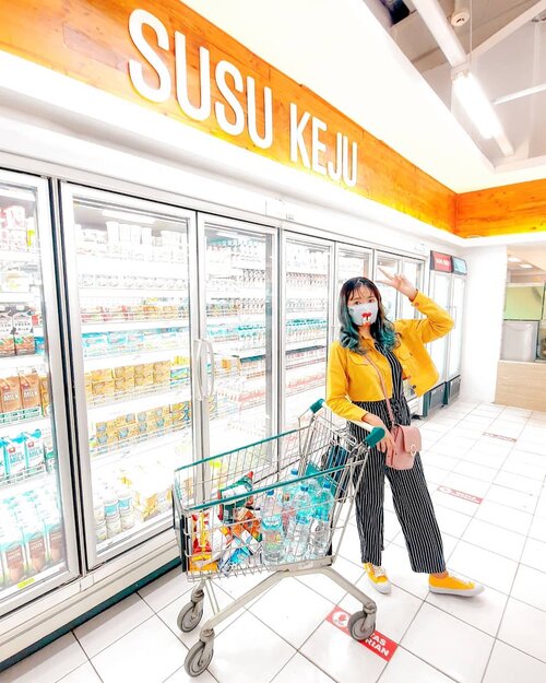 Ke supermarket di era New Normal cheeeckk ✔

Kalian udah mulai beraktivitas di luar rumah belum? Kalau aku paling sesekali belanja kebutuhan di supermarket, terus langsung pulang lagi 🤣

Untuk kenyamanan, aku biasanya pakai sepatu sneakers gitu. Kalau kalian suka pakai apa niih? 🤗

Buat yg mau separu baru, ikutan GIVEAWAY nya yuuk, mampir aja ke blog akuu, link di bio yaa.. sepatunya bisa untuk cewek maupun cowok looh 🤭

#giveawaycontest #giveawaytime #giveawayindonesia #giveawayindo #giveawaysepatu #widlimGA #widlimgiveaway #clozetteid #foodiestudioxtokosepatujaya #tokosepatujayaid