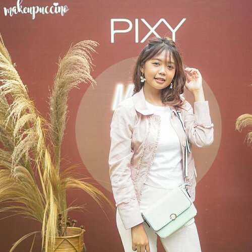 GEENGSS aku mau sedikit #throwback ke acara PIXY x Makeupuccino beberapa hari yg laluu 🙈

Seru banget acaranya, bisa ketemu sama kak @abellyc , sharing tentang dunia content creator, dan tentunya dapet macem2 hadiah uwuuu 😍

Produk apa aja yg aku dapet perlu di unboxing ga niih? Kebetulan aku juga ikutan games dan dapet beberapa hadiah hihiiw 💕

Dan tentunya klo acara di Makeupuccino pasti makanannya terjamiinn, selalu seneng deh klo event di sini tuh 💋

Thankyou @pixycosmetics @makeupuccino @rumahmakeupuccino 😘 #readystyleglow #pixyxmakeupuccino #widlimjalan #ClozetteID