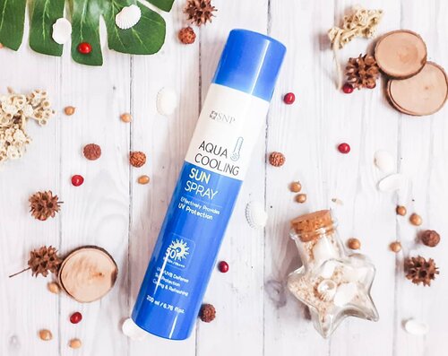 Gengs, kalian suka kelupaan pake sunscreen gak? Tiba2 udah pake primer dan foundation ajaa 🤣Aku kadang kelupaan soalnya, makanya aku bikin tips memakai sunscreen di atas makeup. Salah satu nya adalah pakai sunscreen berbentuk spray seperti @snpofficial.id Sun Spray ini 💕Tips lengkapnya (dan juga mini review produk ini) cek aja di blog aku yaa, klik link di bio aku 😘P.s : daripada gak pake sunscreen sama sekali, mending pakai walau mungkin cuma nempel dikit 🙈 NEVER skip sunscreen yaa 💕#clozetteid #widlimskincare